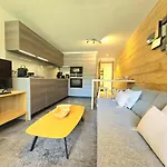 Modern Rochebrune In Out Apartment