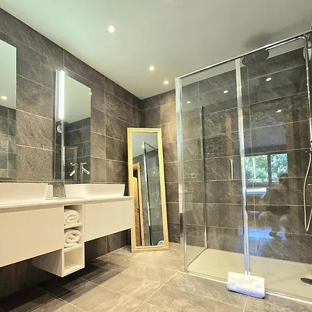 Appartamento Modern Rochebrune In Out