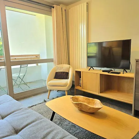 Апартаменты Modern Rochebrune In Out