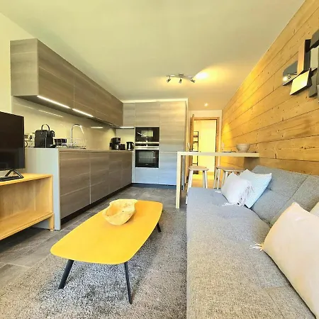 Modern Rochebrune In Out Apartment *