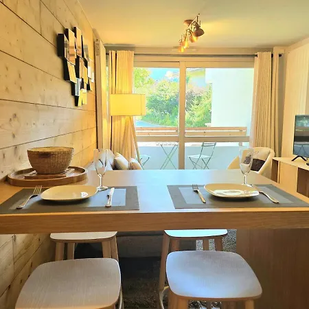 Modern Rochebrune In Out Apartment