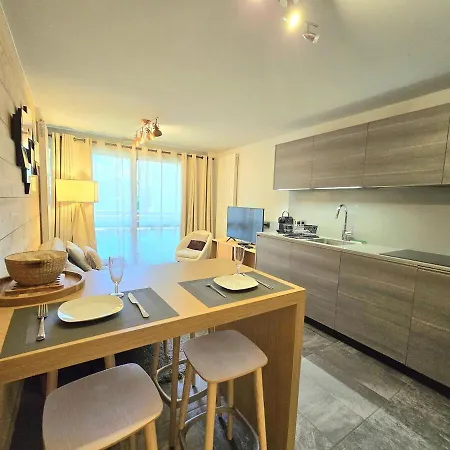 Modern Rochebrune In Out Appartamento